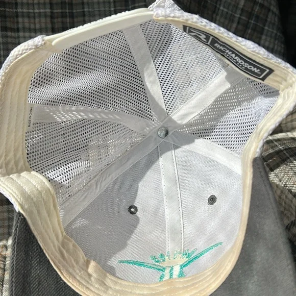 Grey and Teal Trucker Hat with turquoise skull - Picture 6 of 9